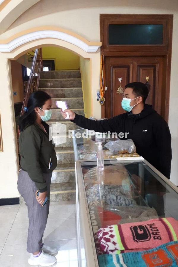 Bromo Indah Lestari Homestay RedPartner Pasuruan Extérieur photo