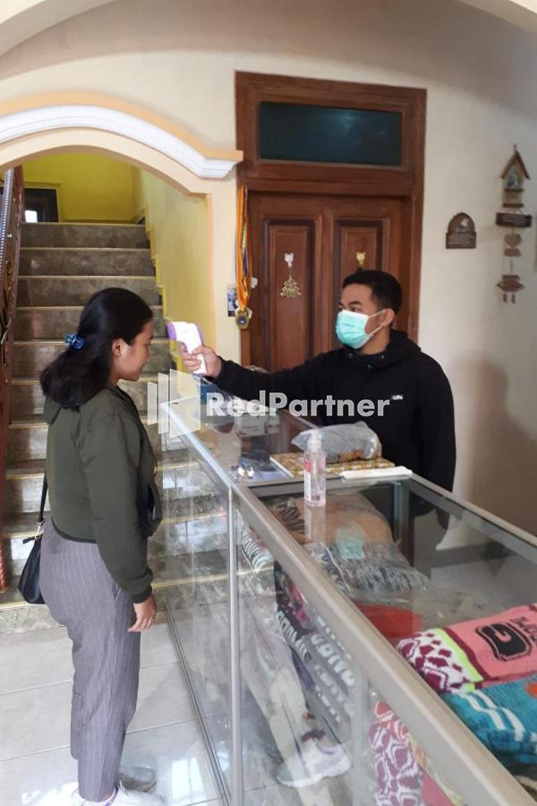 Bromo Indah Lestari Homestay RedPartner Pasuruan Extérieur photo