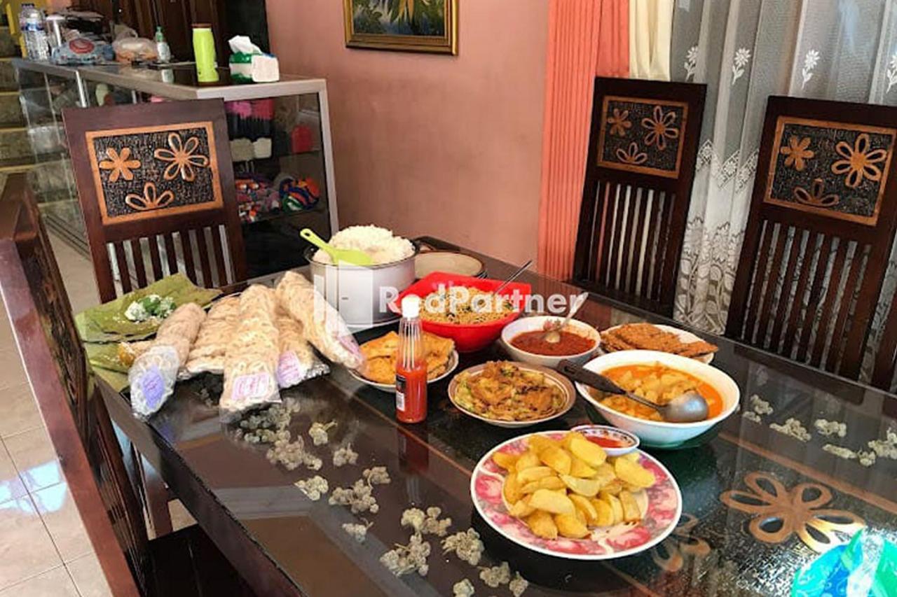 Bromo Indah Lestari Homestay RedPartner Pasuruan Extérieur photo