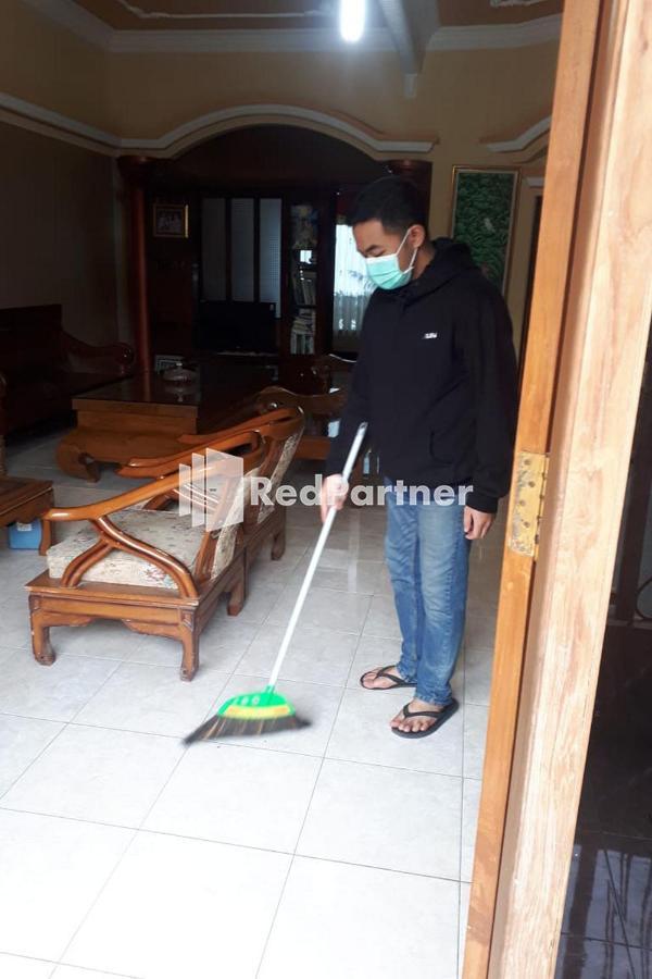 Bromo Indah Lestari Homestay RedPartner Pasuruan Extérieur photo