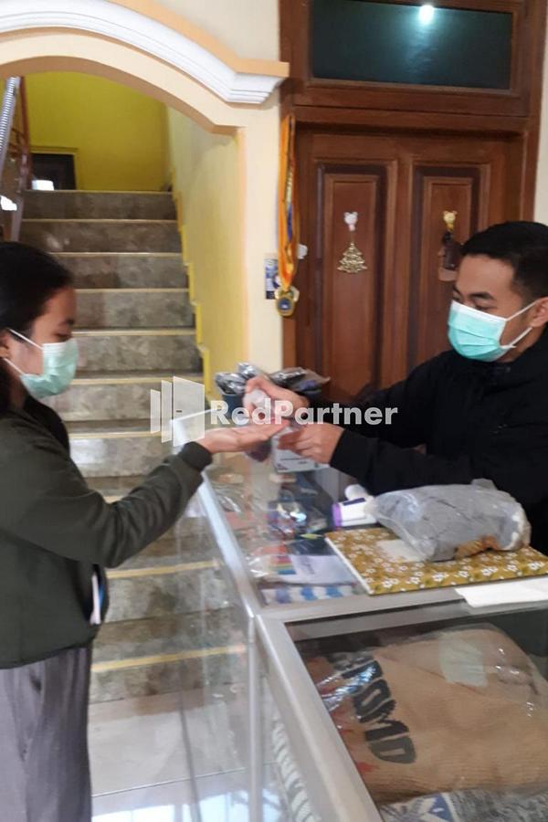 Bromo Indah Lestari Homestay RedPartner Pasuruan Extérieur photo