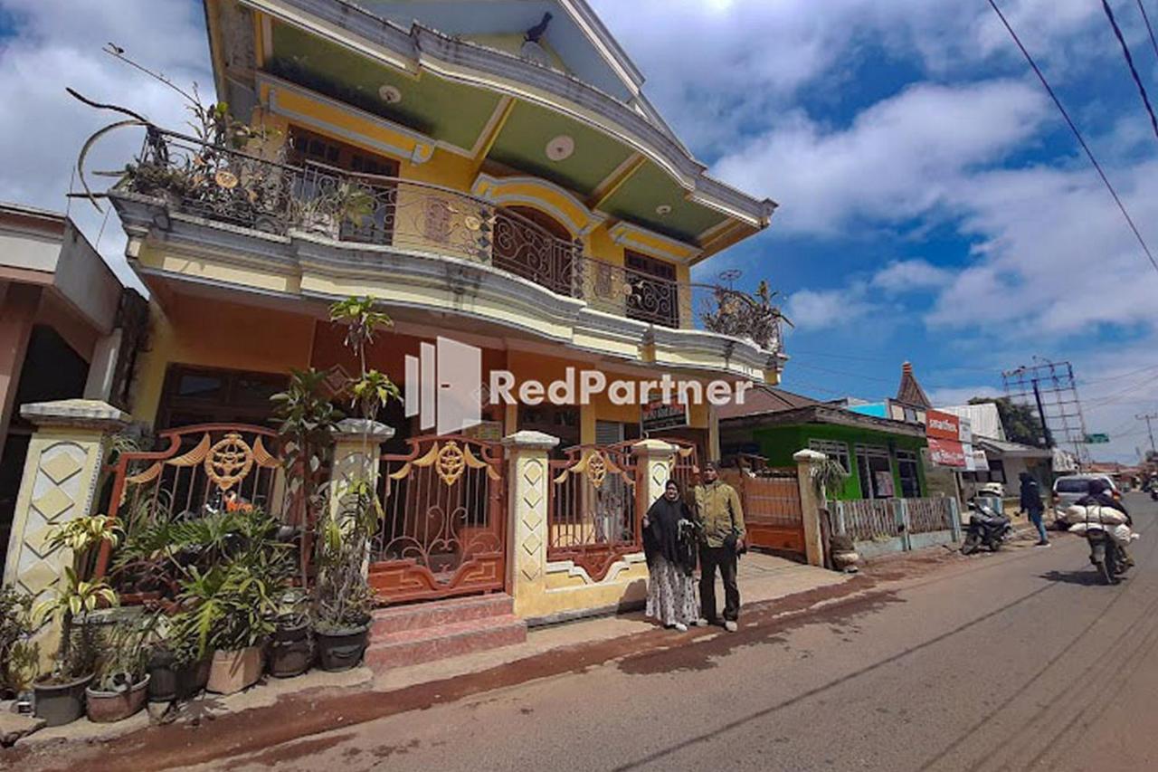 Bromo Indah Lestari Homestay RedPartner Pasuruan Extérieur photo